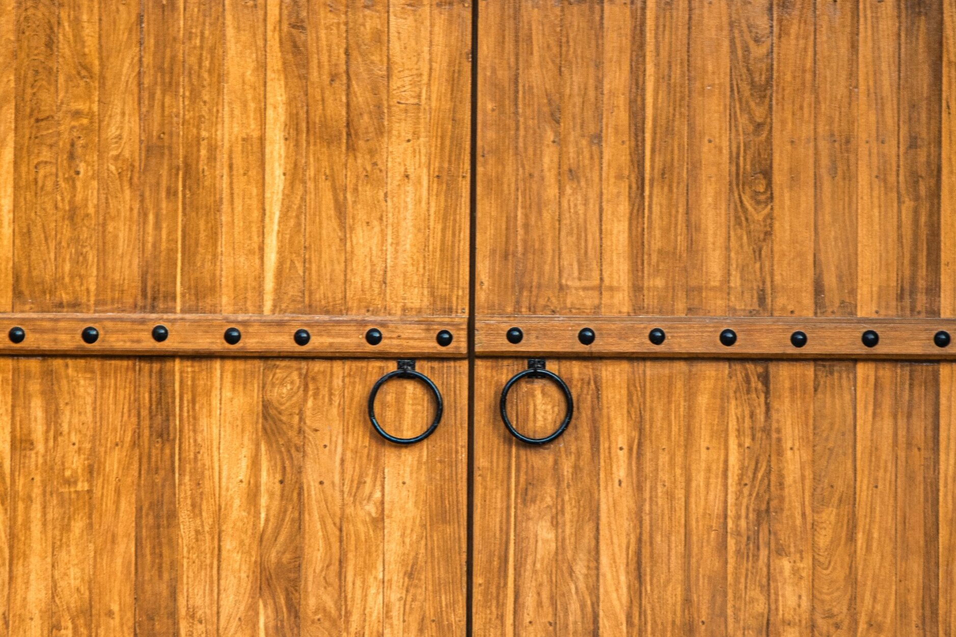 Great studded wooden doors with iron rings, Diriyah